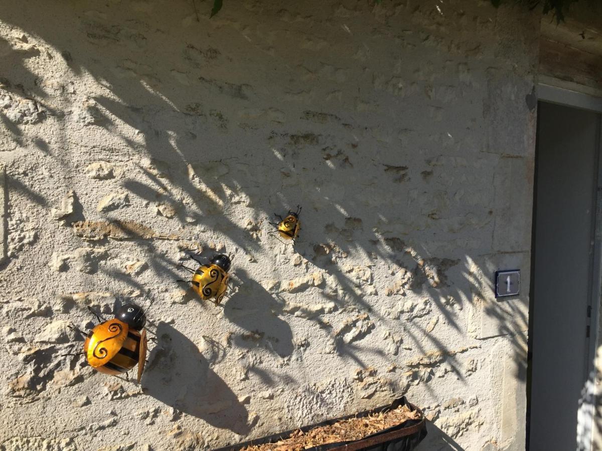 Le Gite Au Coin Des Abeilles La Caillère Екстериор снимка